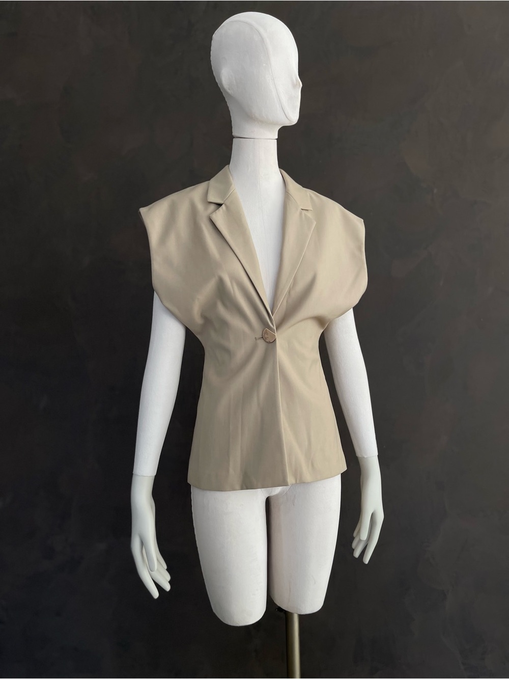 Urban Revivo Sculptural Wing Shoulder Sleeveless Tailored Blazer Vest Beige US 4